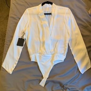 Aritzia Tulula white silky long sleeve body suit, size small